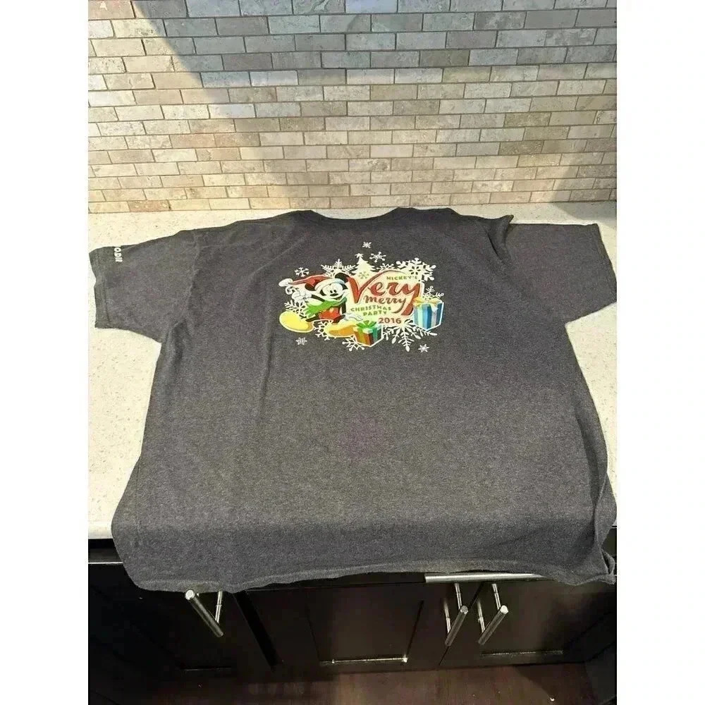 Disney very merry Christmas shirt 2016 size xl Bz